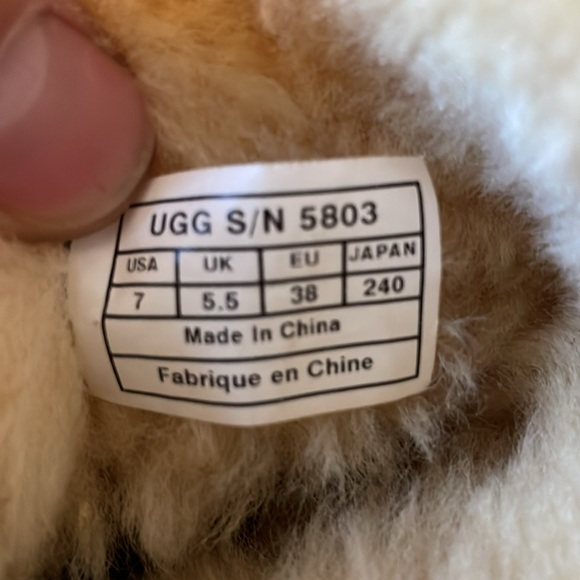 UGG Boot Women’s size  7 - Picture 7 of 8
